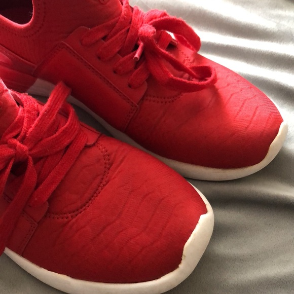 Aldo Love and Respect size 8.5 red slip on sneakers - Picture 3 of 3